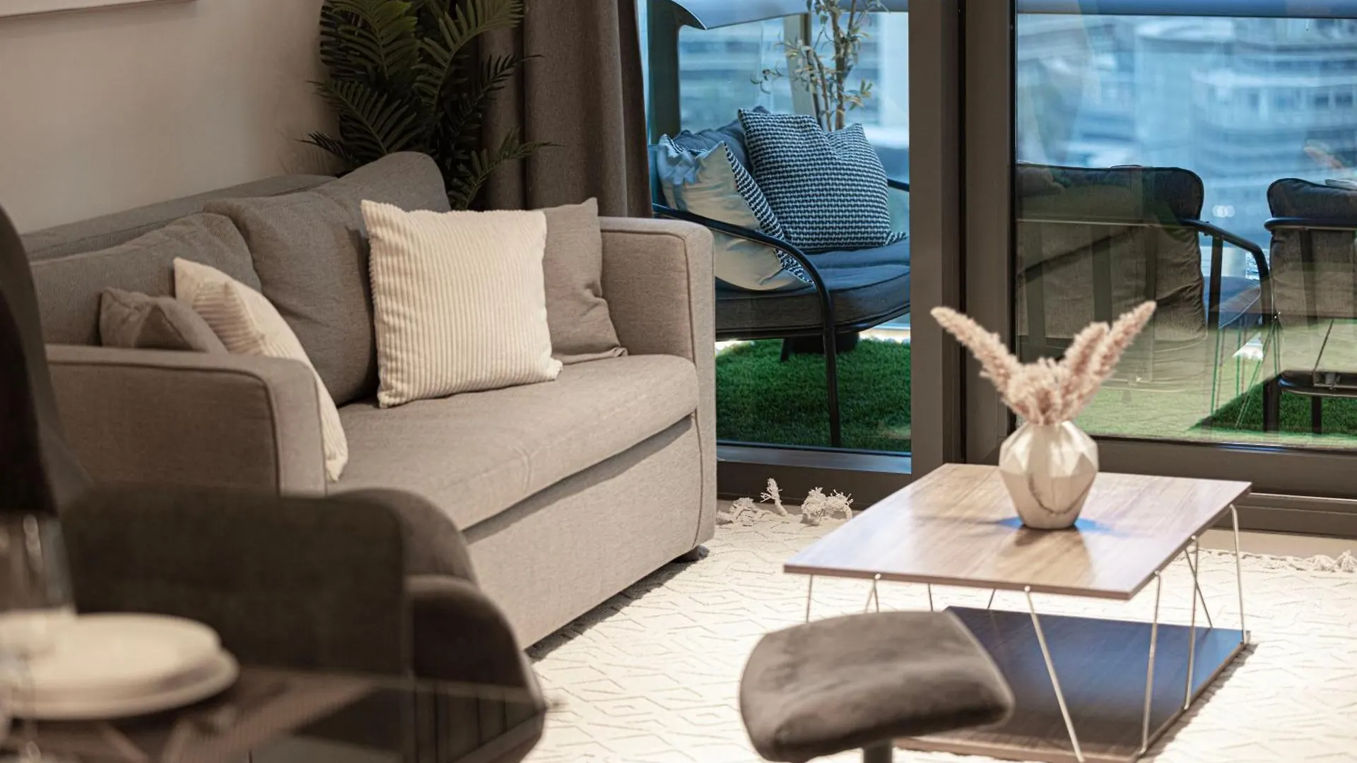 Stylish 1Br Burj Khalifa View Apartment Dubai